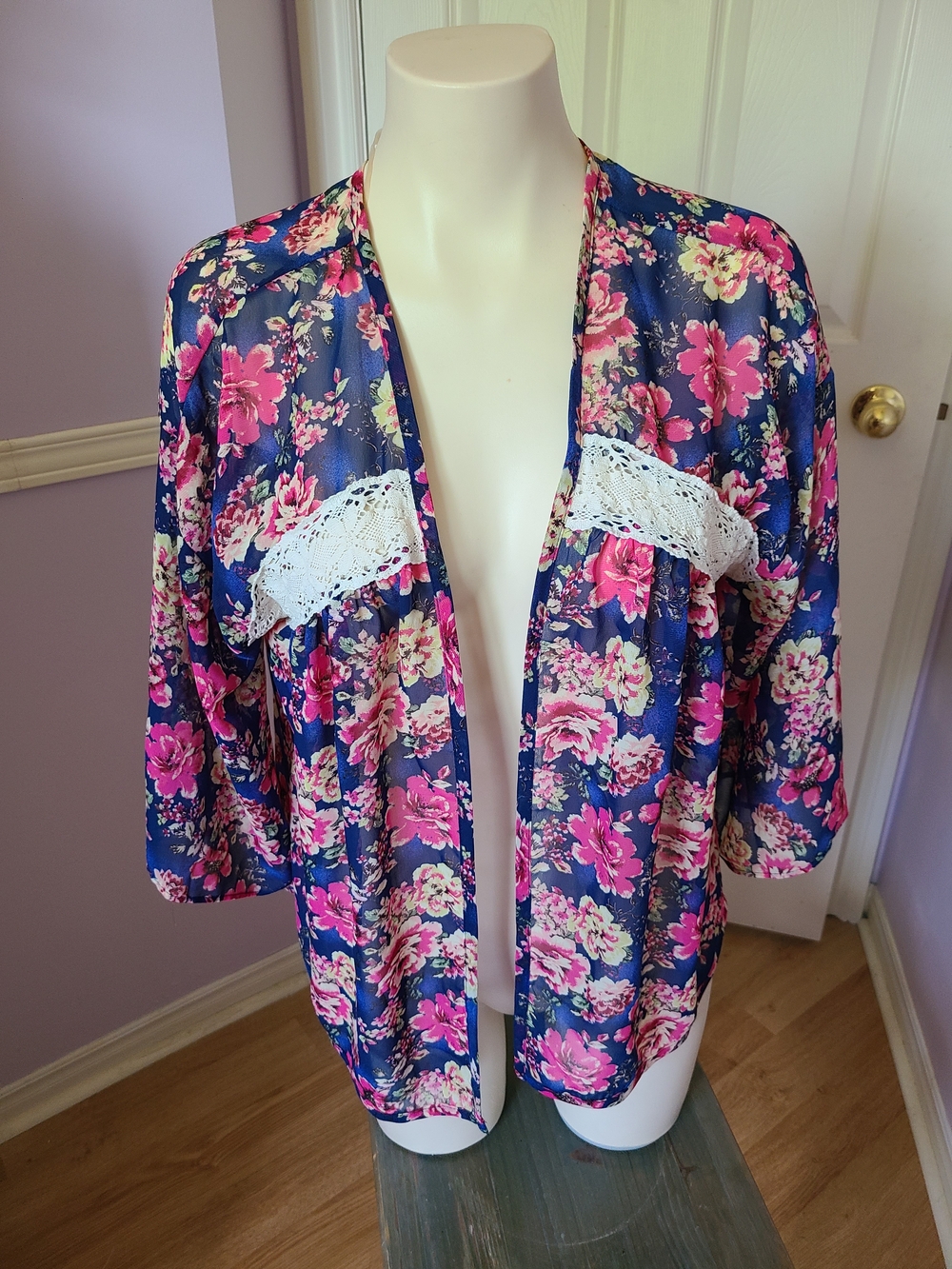 La Hearts Navy Floral Kimono Robe with White Lace Trim